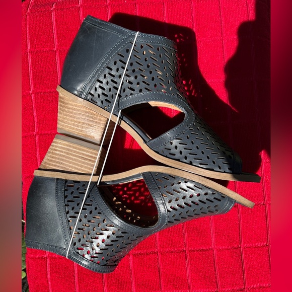 Coldwater Creek Hayden Leather Sandals by Walk With Me Blue Womens Size 6.5 NWOB - Picture 3 of 7